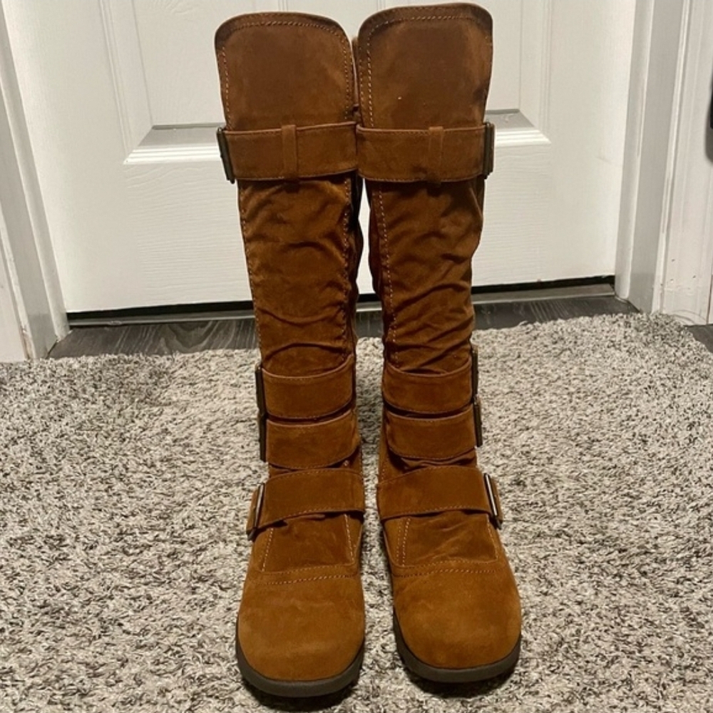 Stylish Tan Over the Knee Boots with Buckle Detail - Picture 5 of 7